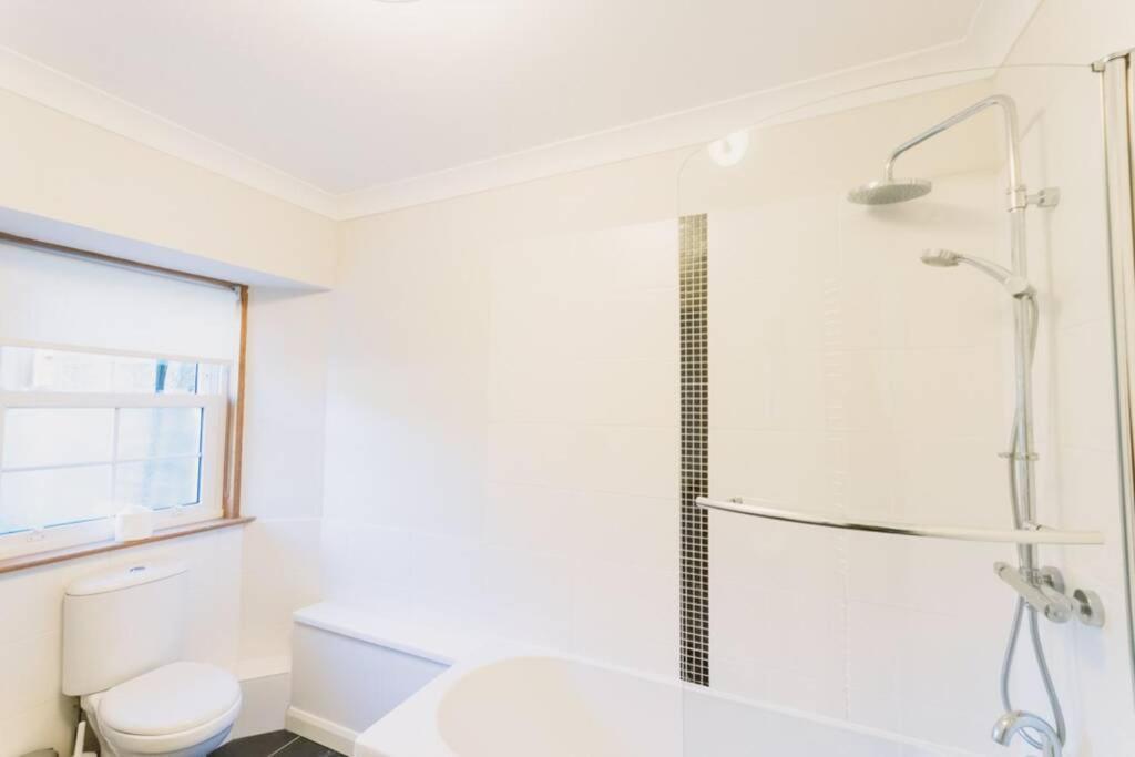 Factors House - A Comfy Cottage In Countryside Park With Wifi And Access To Bar And Pool 珀斯 外观 照片